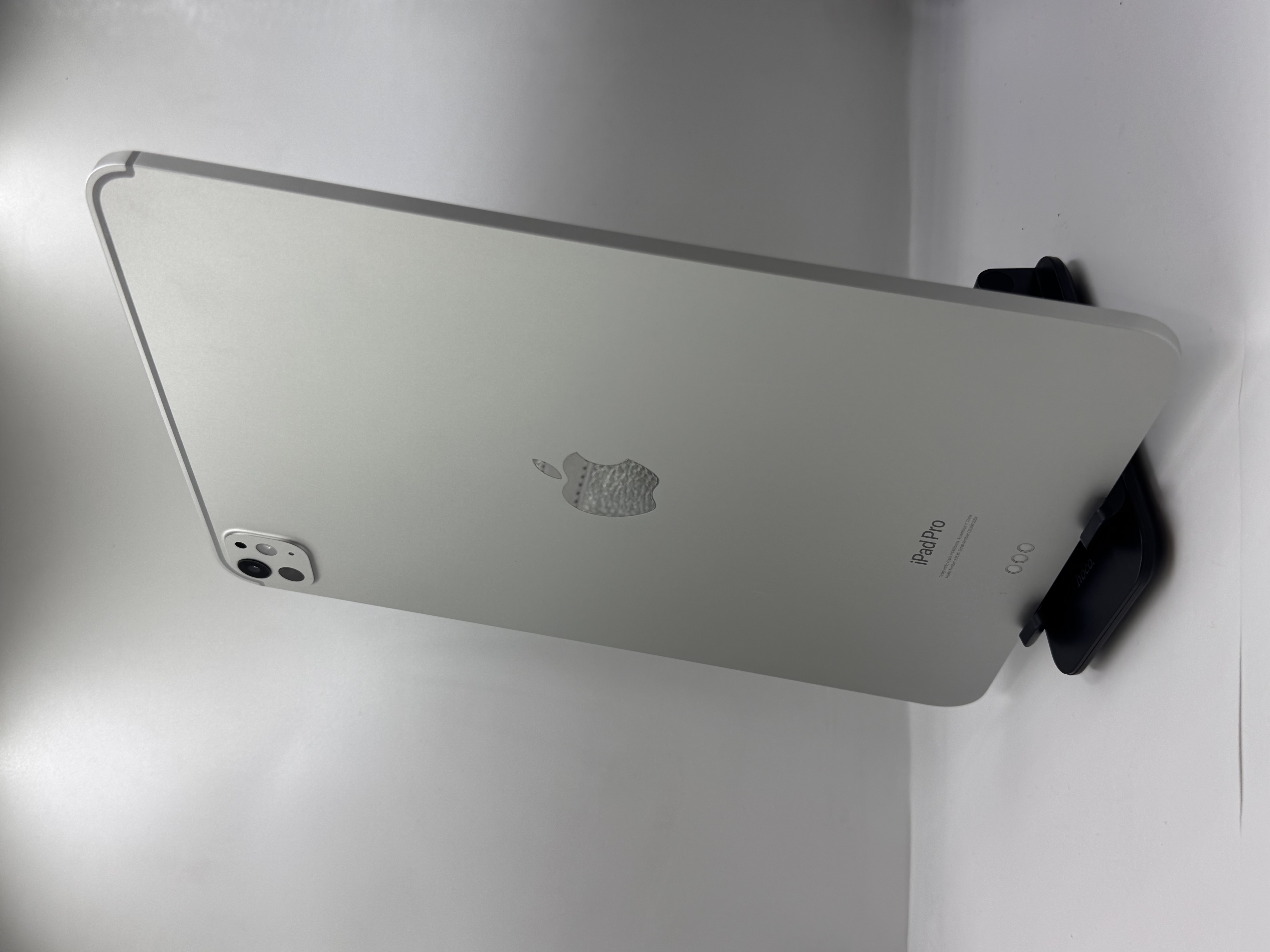 Apple iPad Pro 11-inch 7th Gen M4