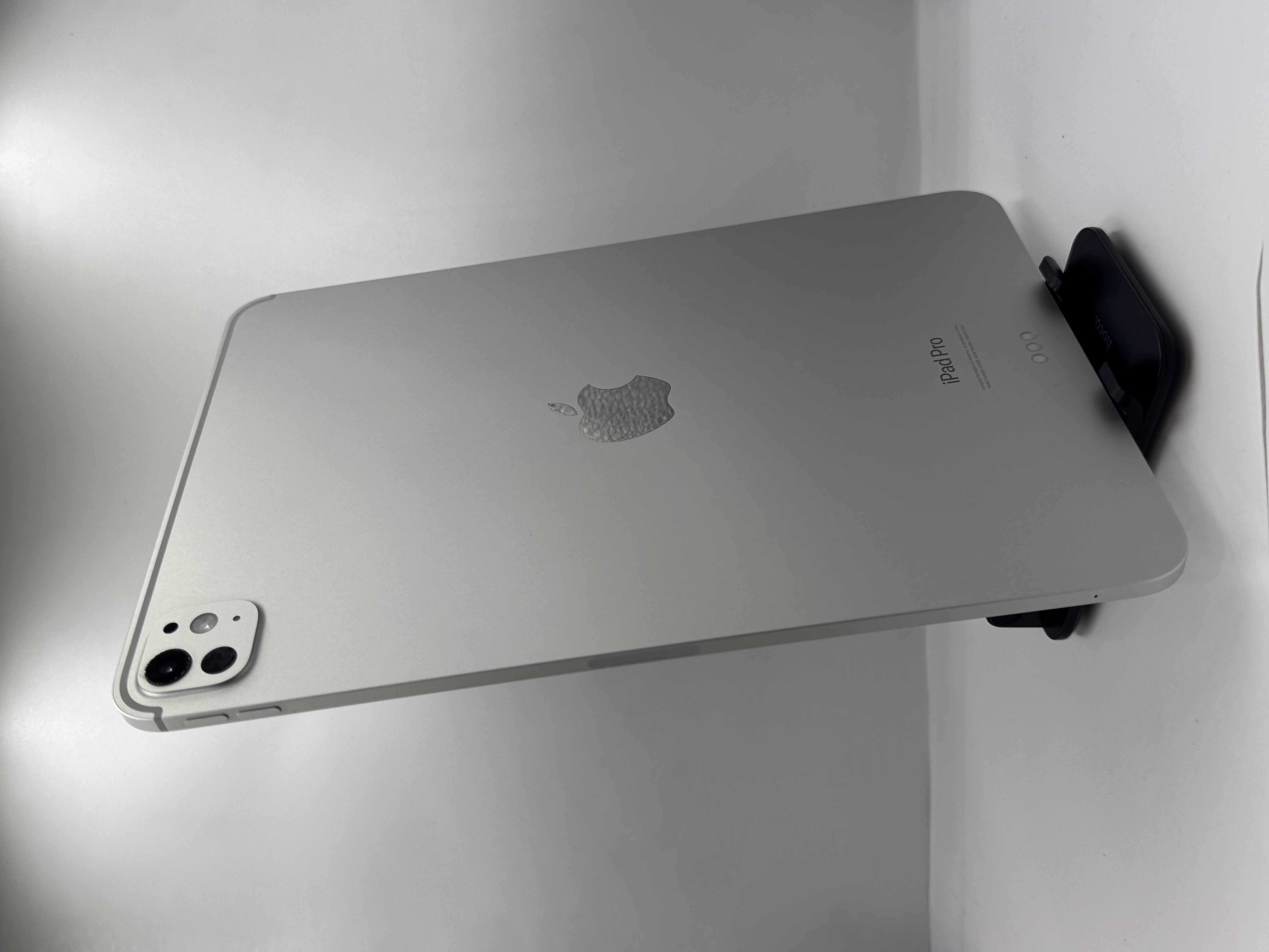 Apple iPad Pro 11-inch 7th Gen M4