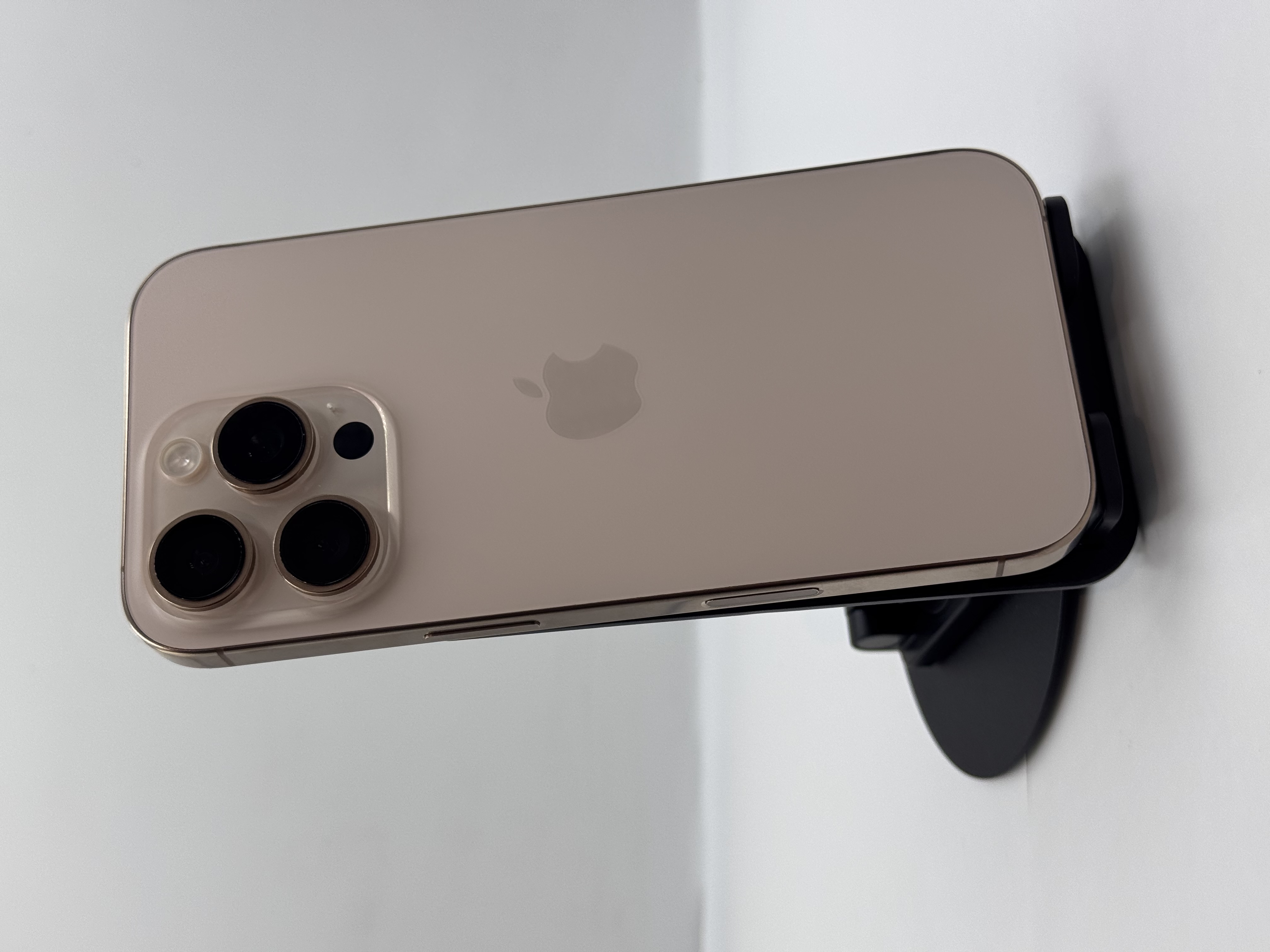 iPhone 16 Pro